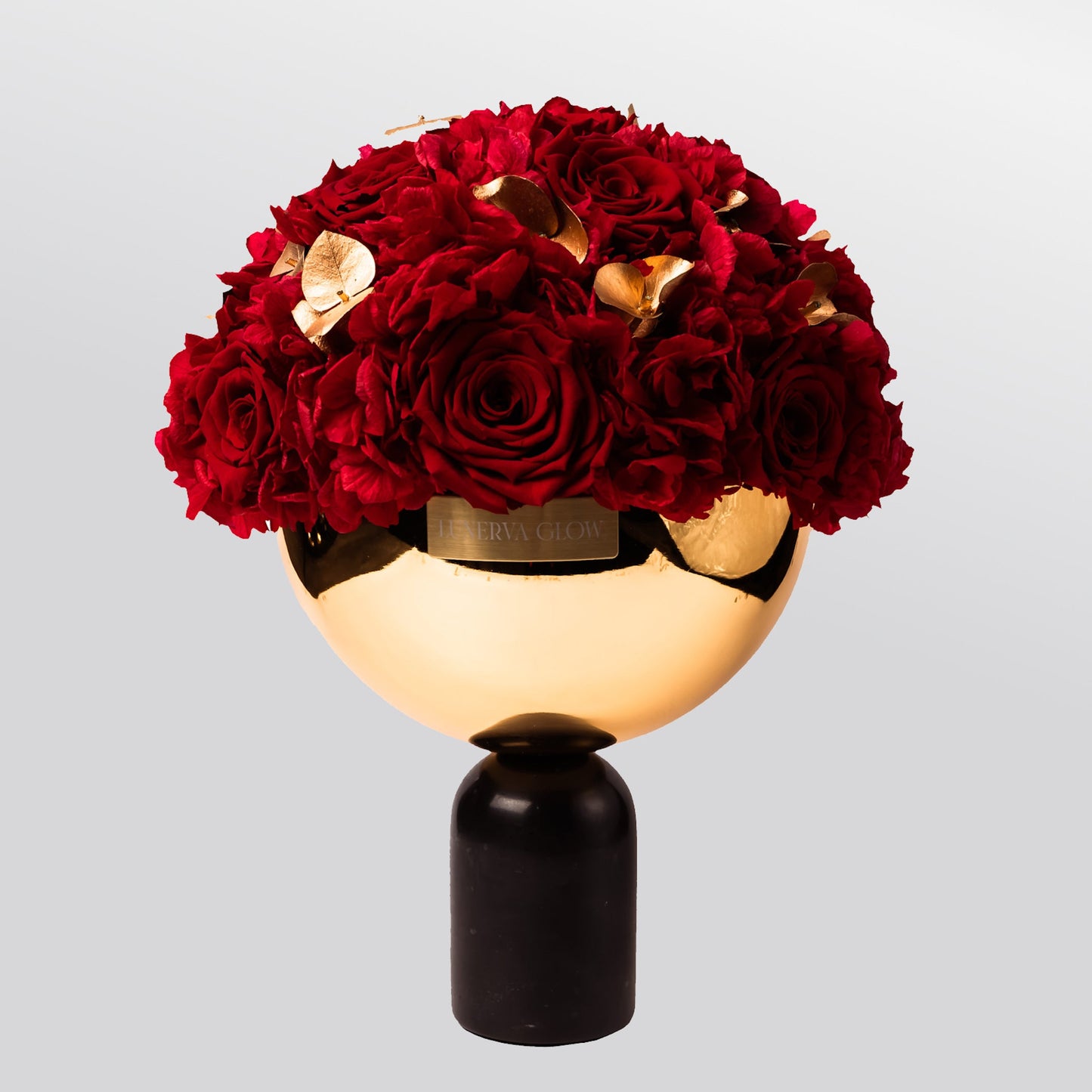 Schwarze Marmor Vase mit Goldene Schale und Ewige Rosen Arrangement - elegante Deco | LUNERVA GLOW