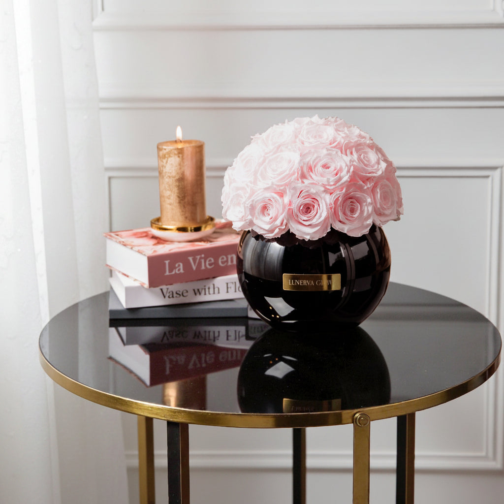 Schwarze Glassvase mit Bridalpink Infinity Rosen |LUNERVA GLOW 