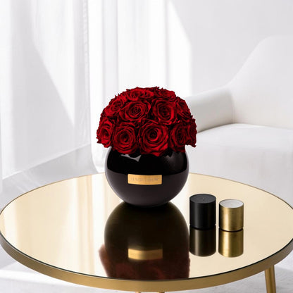 Schwarze Glassvase mit royal Red infinity Rosen. Luxuriöse Dekoration | LUNERVA GLOW 