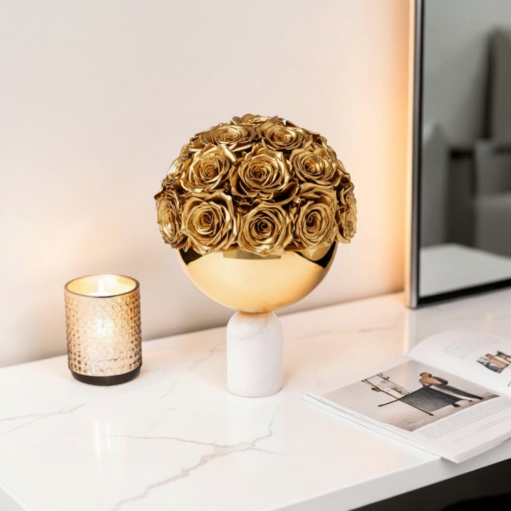 Decor Inspiration mit der Marmor Vase mit haltbaren goldenen Rosen | LUNERVA GLOW 
