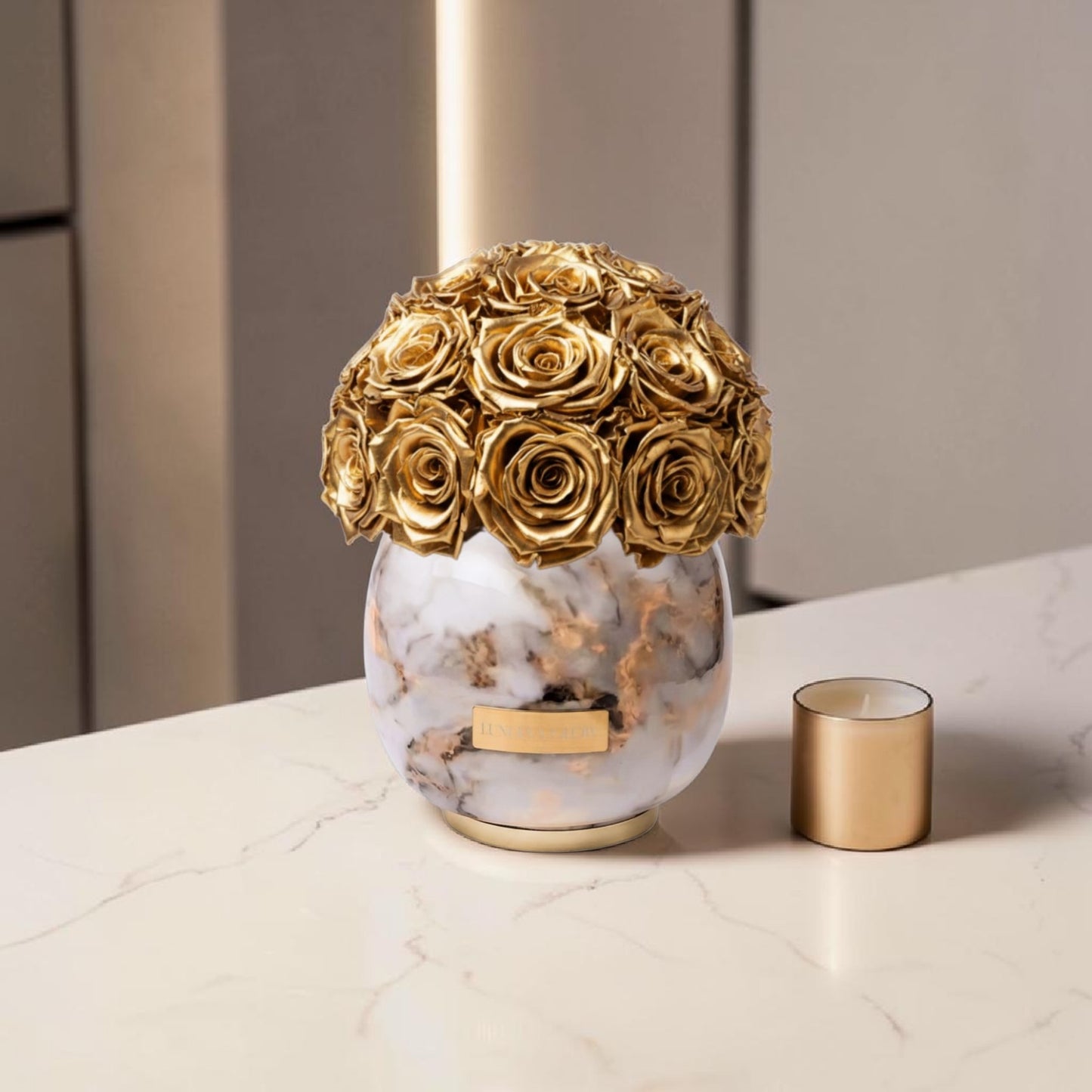 Decor Inspiration mit konservierten Rosen in der Vase