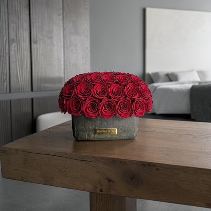 Ewige Rote Rosen in Ovale Vase arrangiert. Elegante Dekoration | LUNERVA GLOW 