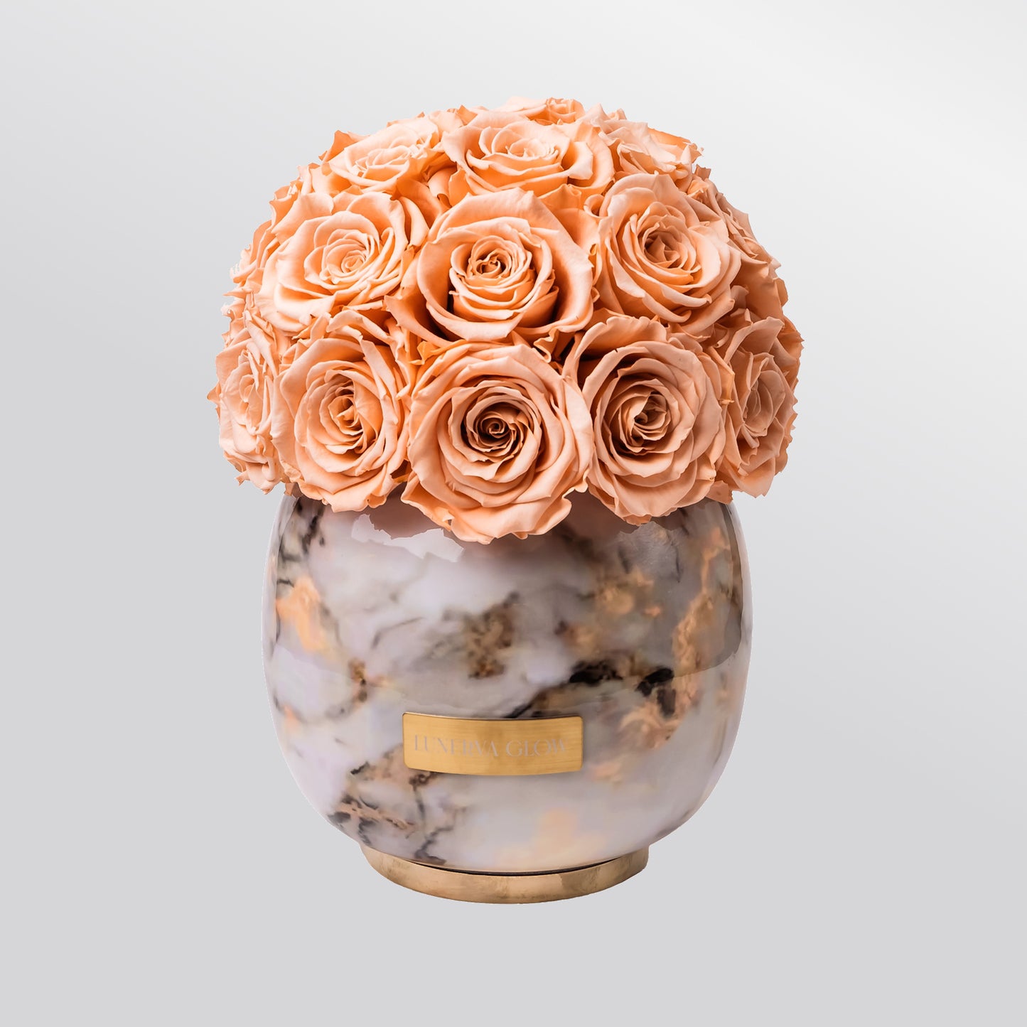 Weisse Vase in Marmoroptik mit ewigen Rosen - Lunerva Glow
