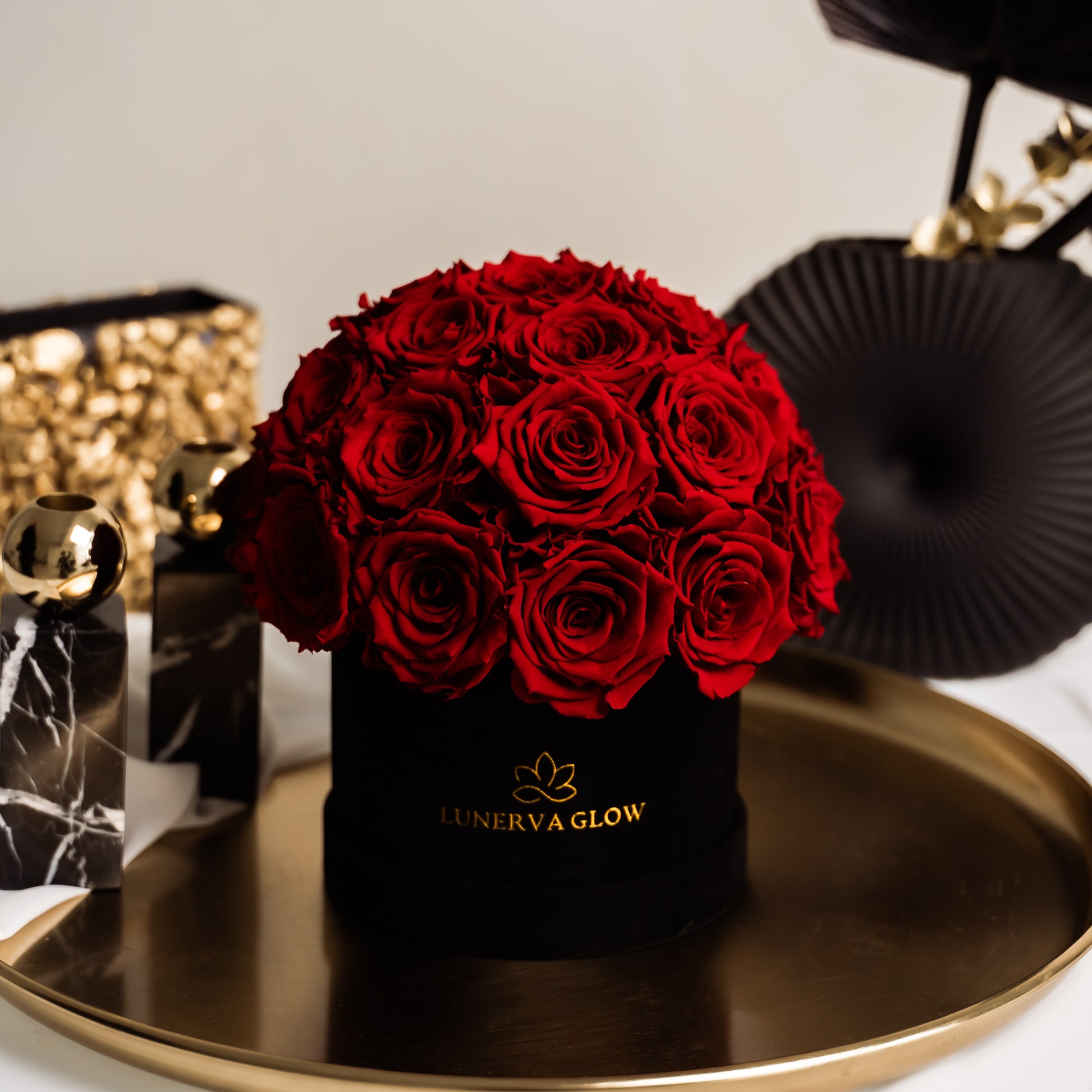 Echte konservierte Rosen,  die Jahrelang blühen. Rote haltbare Rosen in Mushroom Optik | Lunerva Glow 