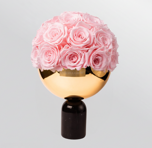 Schwarze Bowl Marmor Vase mit Bridalpink haltbare Rosen.