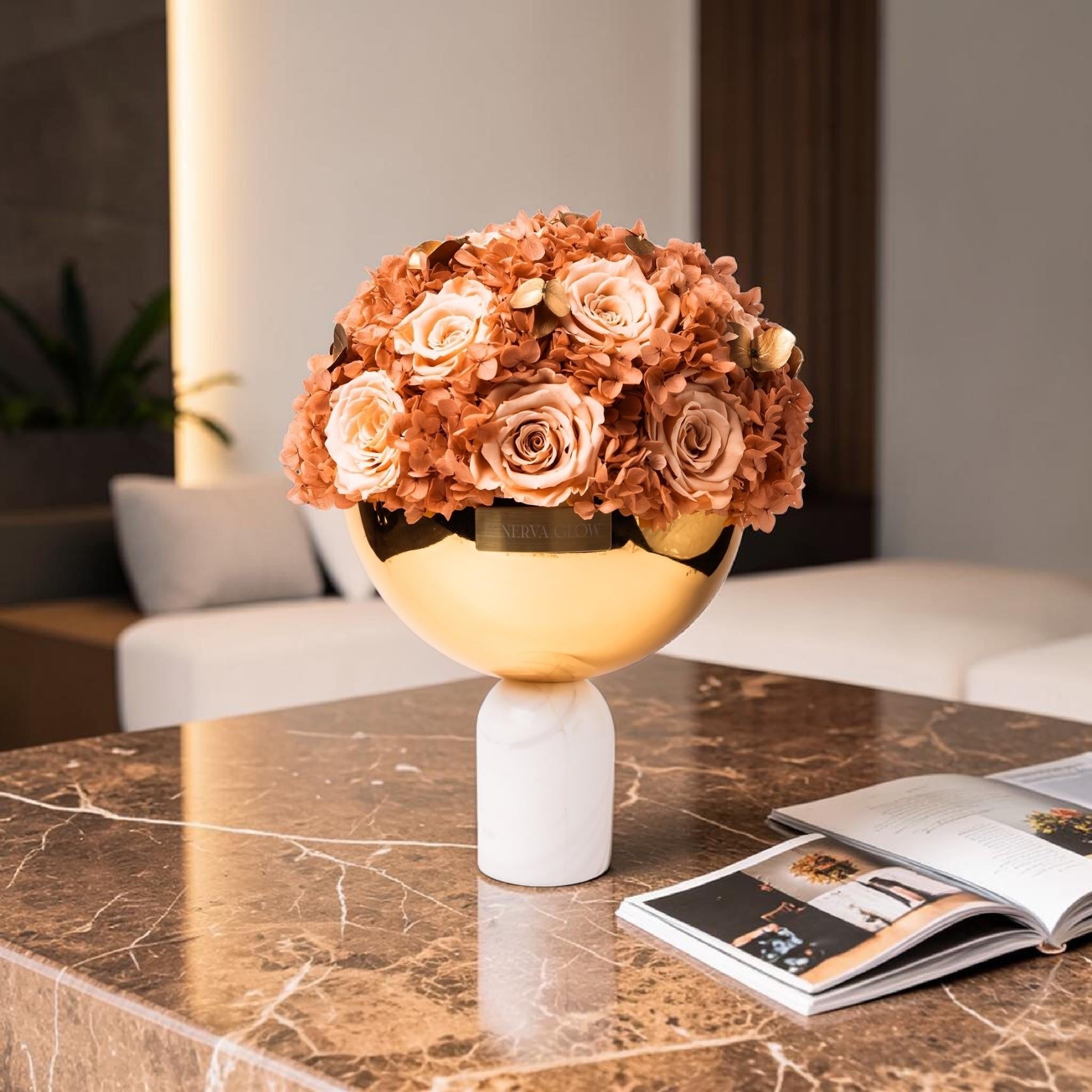 Weisse Marmor Bowl Vase mit Infinity Peach Rosen und Hortensien Mix | LUNERVA GLOW 