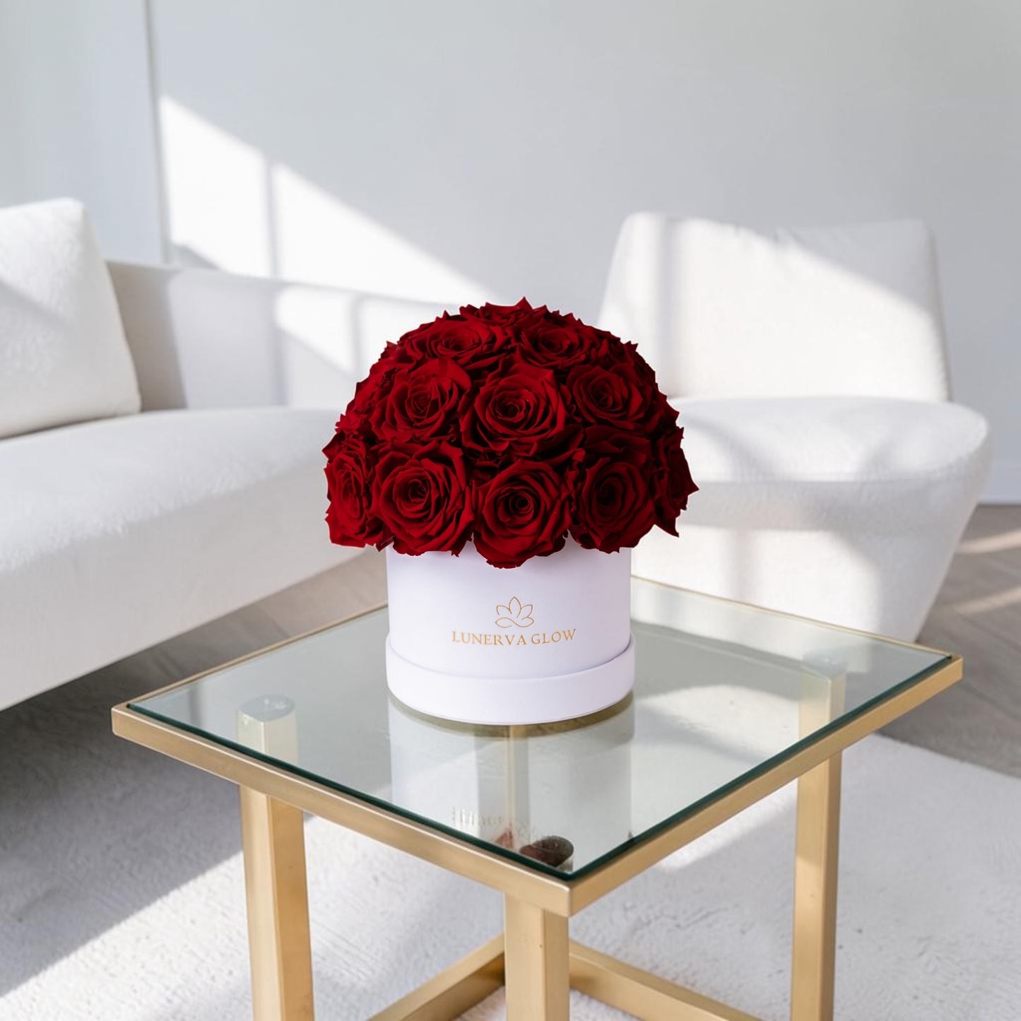 Weiße Blumenbox in Kuppelförmigen Roten Rosen als Geschenk | Lunerva Glow 
