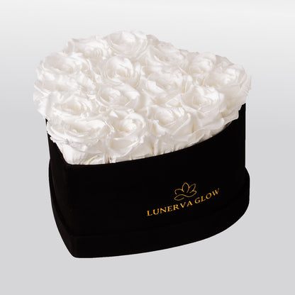 Weiße haltbare Rosen in schwarzem Herzbox aus Samt | LUNERVA GLOW 