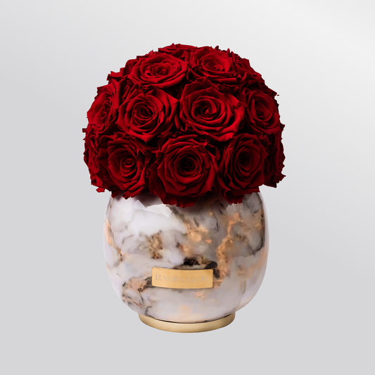 Rote ewige Rosen in der Vase in Marmoroptik | Lunerva Glow